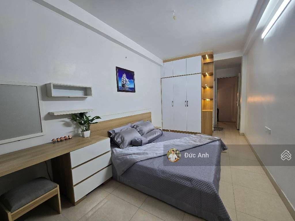 Bán nhà tư đình  bát khối  chân cầu trần hưng đạo  ngõ oto tránh  5 tầng  chỉ hơn 7 tỷ