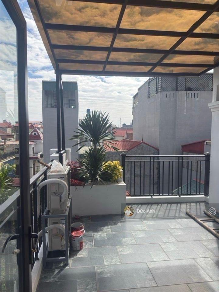 Nhà đẹp vũ xuân thiều 56m2  nhỉnh 8 tỷ  2 mặt thoáng  cách oto tránh 20m  full nội thất