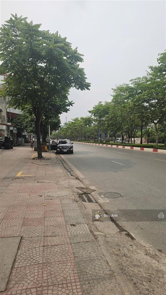 Hàng hiếm ô cách  nhà dân xây chắc chắn  sát bệnh viện đức giang chỉ 30m ra mặt phố  hơn 7tỷ