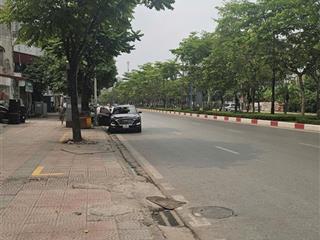 Hàng hiếm ô cách  nhà dân xây chắc chắn  sát bệnh viện đức giang chỉ 30m ra mặt phố  hơn 7tỷ