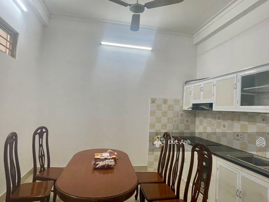 Hàng hiếm ô cách  nhà dân xây chắc chắn  sát bệnh viện đức giang chỉ 30m ra mặt phố  hơn 7tỷ