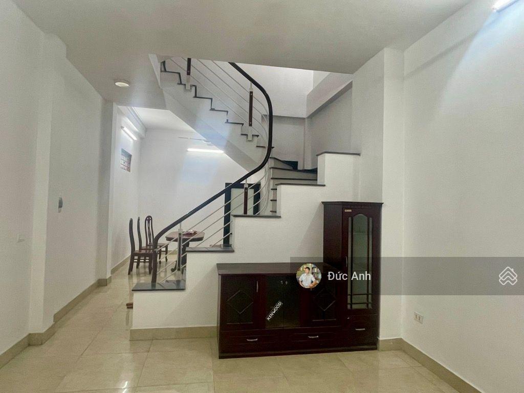 Hàng hiếm ô cách  nhà dân xây chắc chắn  sát bệnh viện đức giang chỉ 30m ra mặt phố  hơn 7tỷ