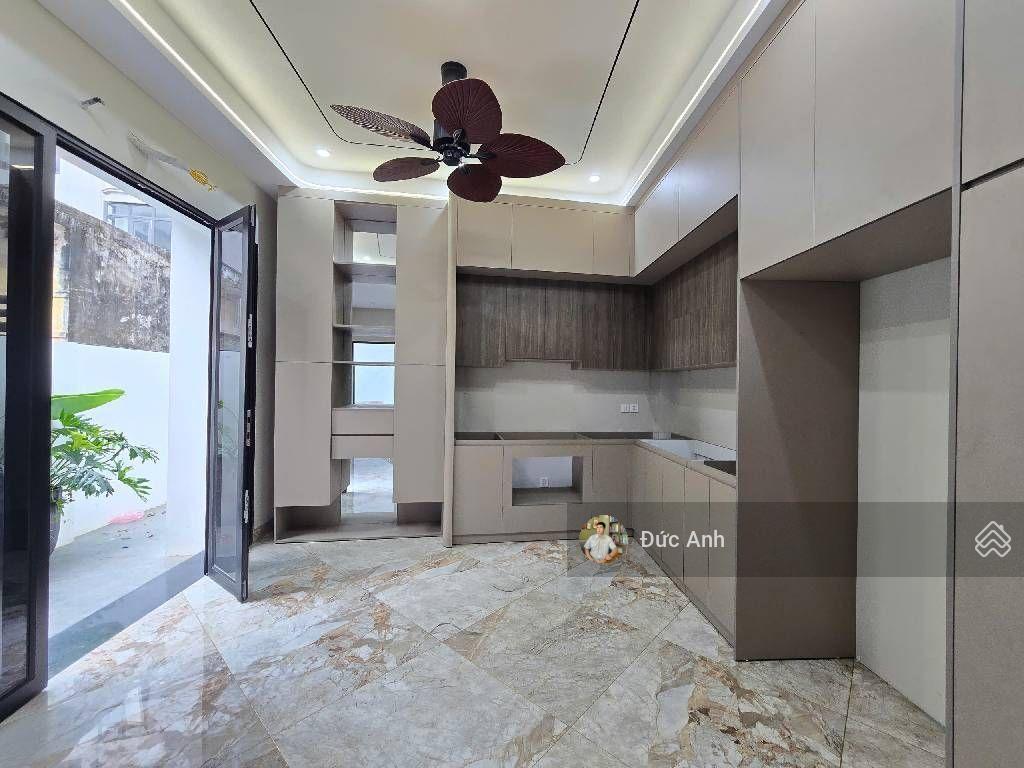 Siêu phẩm lõi sài đồng  vài bước ra mặt hồ  5 tầng 50m2 ở ngay  2 thoáng vĩnh viễn  nhỉnh 8 tỷ