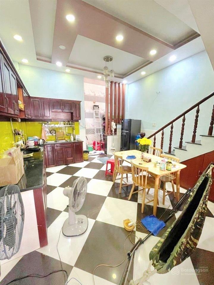 Ô tô ngủ trong nhànguyễn thị búp quận 12hơn 70m hẻm sạch, ô tô trong nhà t