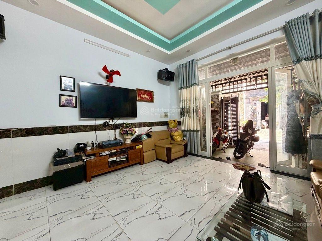 Ô tô ngủ trong nhà 3 tầng btct  nhà mới khu nhà lầu dân trí  ngang đỉnh gần 5m