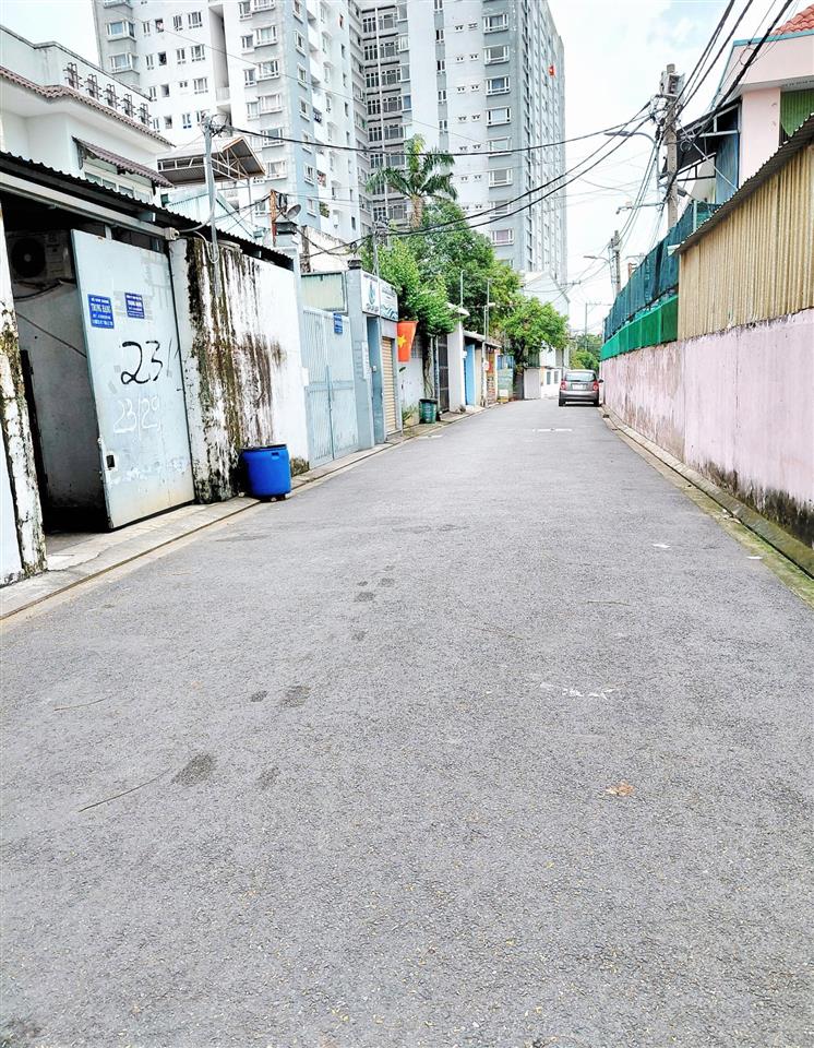 Nhà 3 tầng 82m2ngang đỉnh hơn 5m 4 phòng ngủxe hơi ngủ trong nhàgần nhà máy bia tiger lê văn