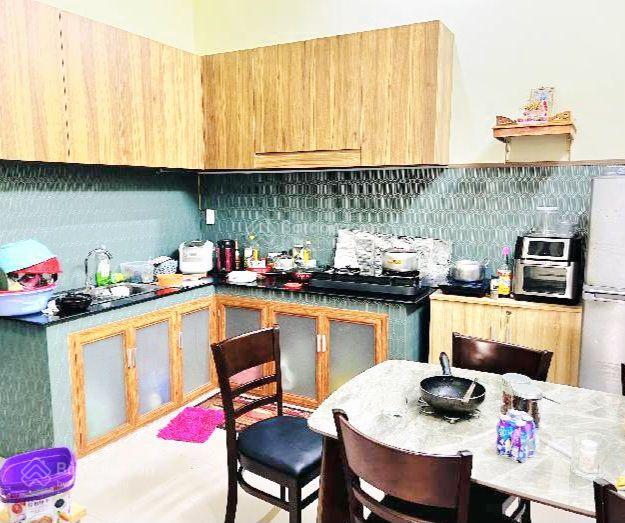 Nhà 3 tầng 82m2ngang đỉnh hơn 5m 4 phòng ngủxe hơi ngủ trong nhàgần nhà máy bia tiger lê văn