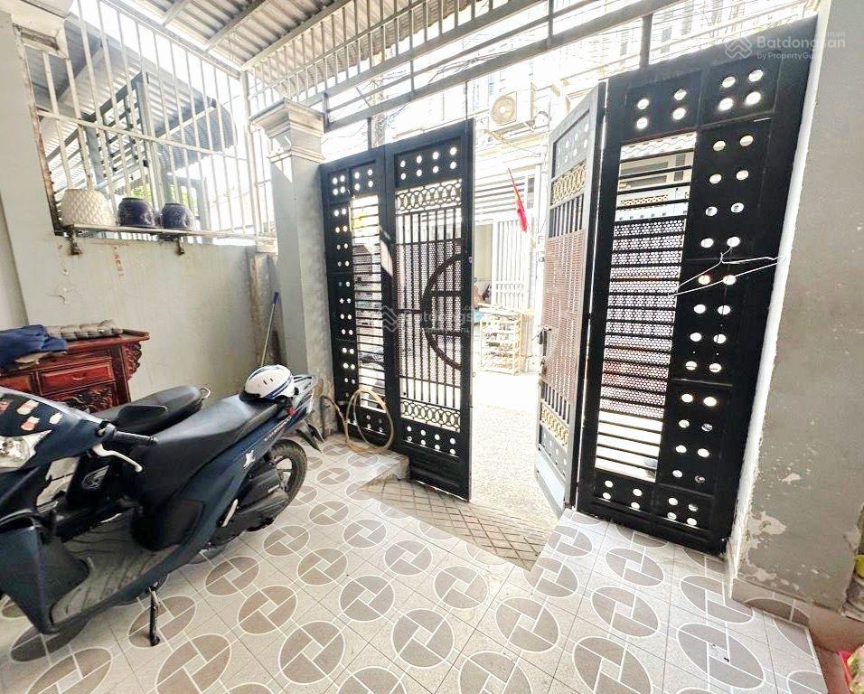 Nhà 118m2, 6,5m x 20m, hẻm xe tải tránh một trục, vài căn ra mặt tiền dương thị mười gần bệnh viện