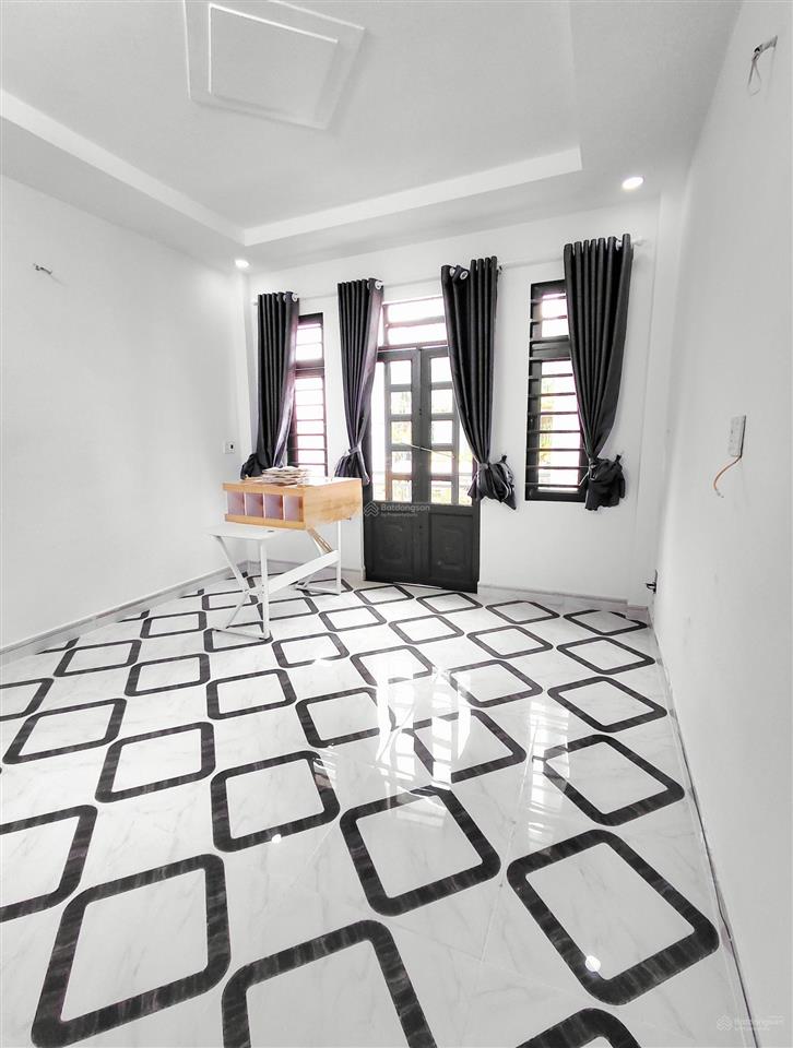 Nhà 3 tầnggần chợ hiệp thành quận 12hẻm xe hơi ngủ trong nhàmới dọn ở ngaydiện tích tốt 4m x