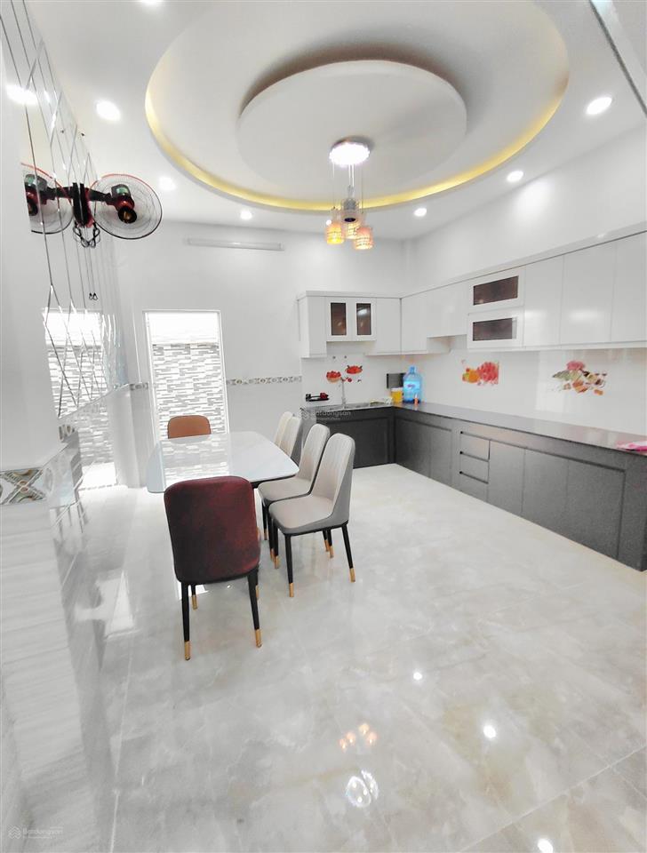 Nhà 3 tầnggần chợ hiệp thành quận 12hẻm xe hơi ngủ trong nhàmới dọn ở ngaydiện tích tốt 4m x