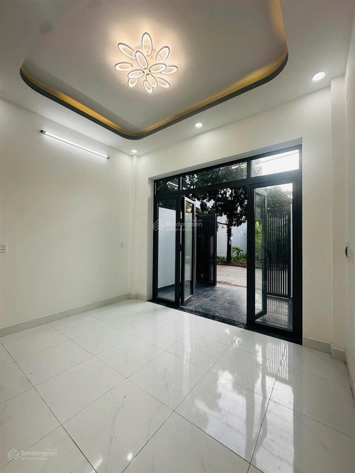 Bán nhà mới thiết kế hiện đại đối diện chợ long phước