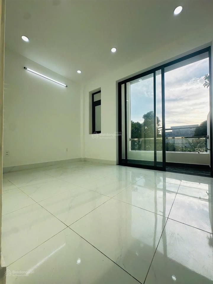 Bán nhà mới thiết kế hiện đại đối diện chợ long phước