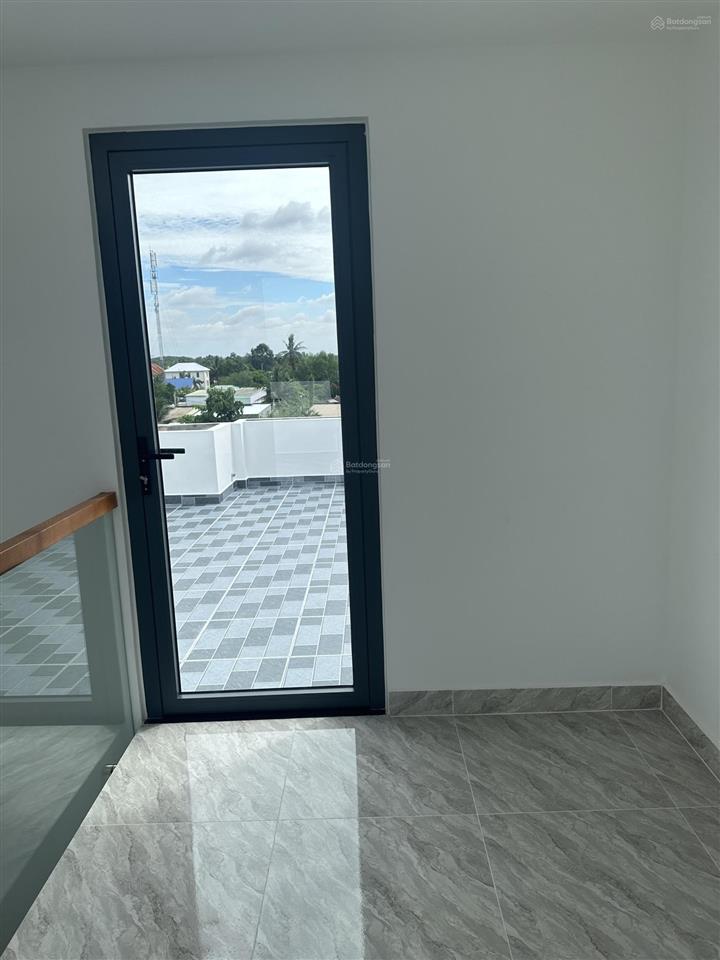 Bán nhà mới xây thiết kế hiện đại sau lưng chợ long phước 400m