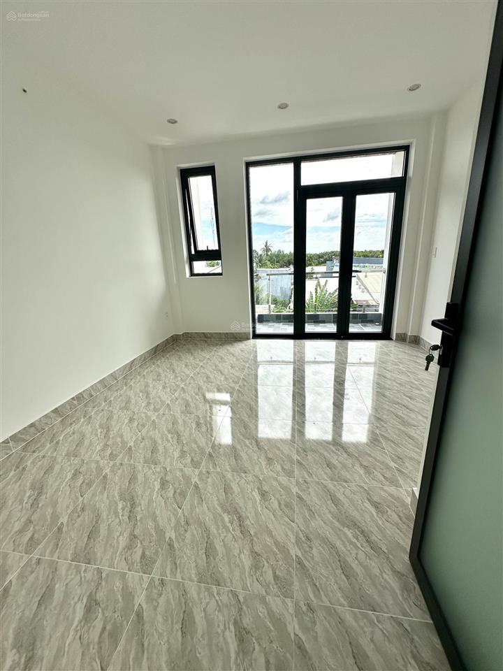 Bán nhà mới xây thiết kế hiện đại sau lưng chợ long phước 400m