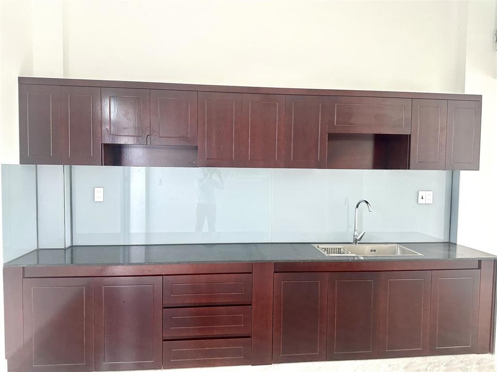 Bán nhà mới thiết kế hiện đại sau lưng chợ long phước