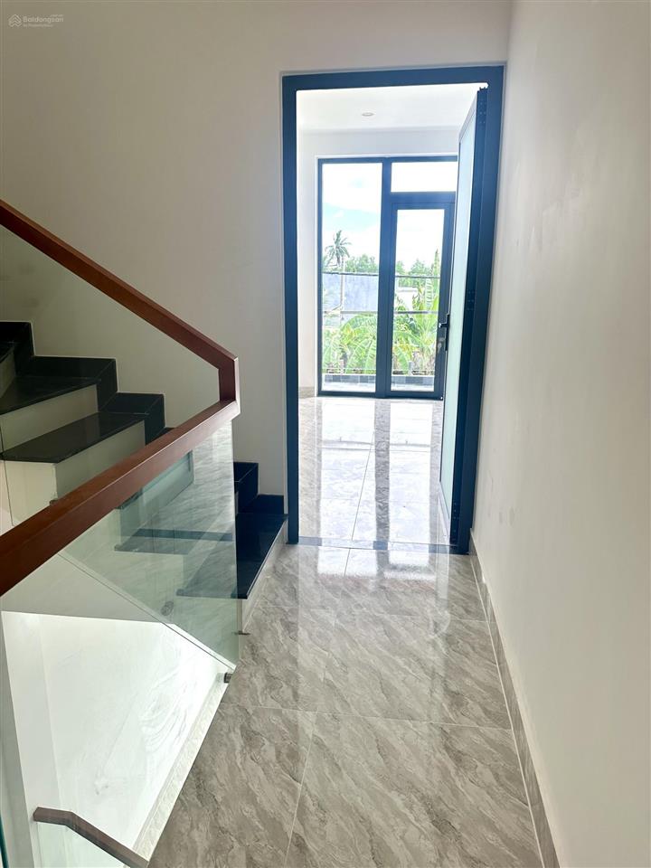 Bán nhà mới thiết kế hiện đại sau lưng chợ long phước