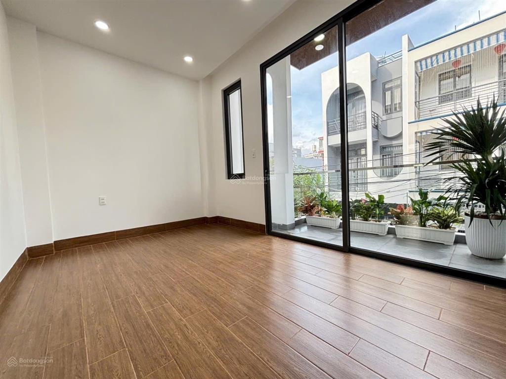 Bán nhà mới thiết kế hiện đại sang trọng kế bên chợ long trường q9