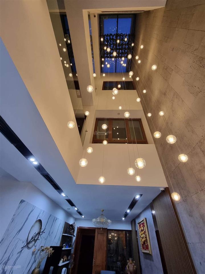 Chính chủ bán tòa nhà 10 tầng, phố lạc long quân tây hồ 758m2, mặt tiền 20m, view hồ tây