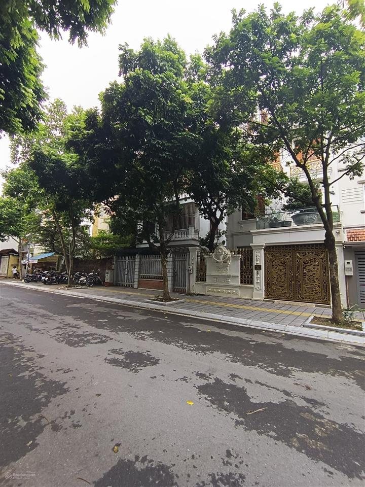 Chính chủ bán nhà phố đẹp lạc long quân  780m2 mặt tiền 17m, 3 ô tô tránh vị trí vàng tây hồ