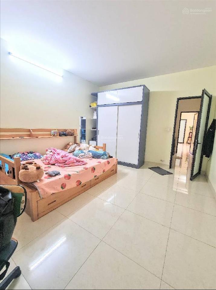 Nhà mặt phố, diện tích khủng phù hợp ccmn