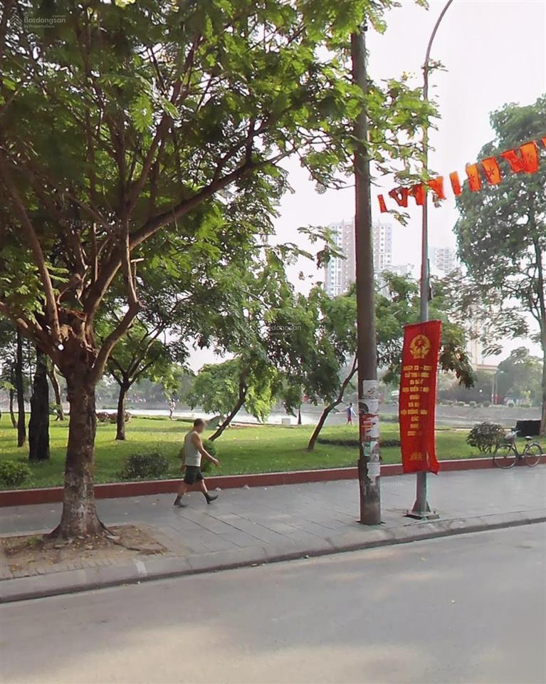 Nhà phố lô góc, mặt hồ đền lừ.