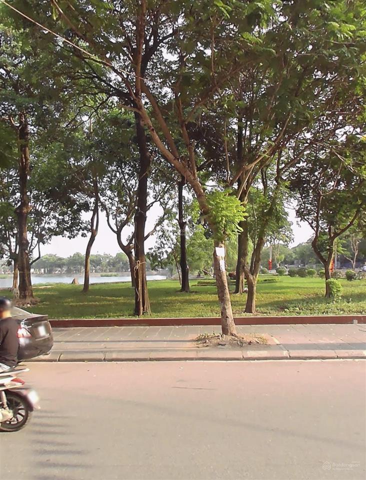 Nhà phố lô góc, mặt hồ đền lừ.