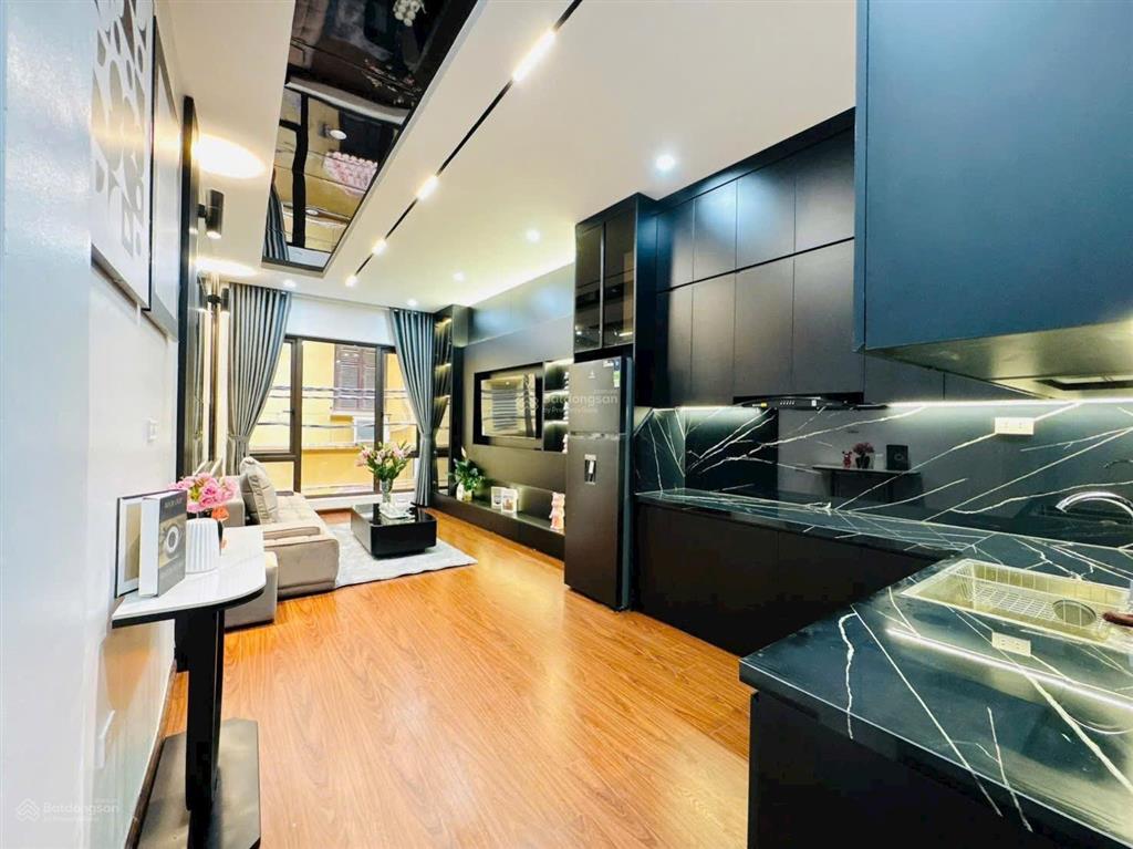 Hót! bán nhà riêng xuân la  nhà đẹp thang máy,vài bước ra phố,oto đỗ cổng  50m 6 tầng nhỉnh 12 tỷ