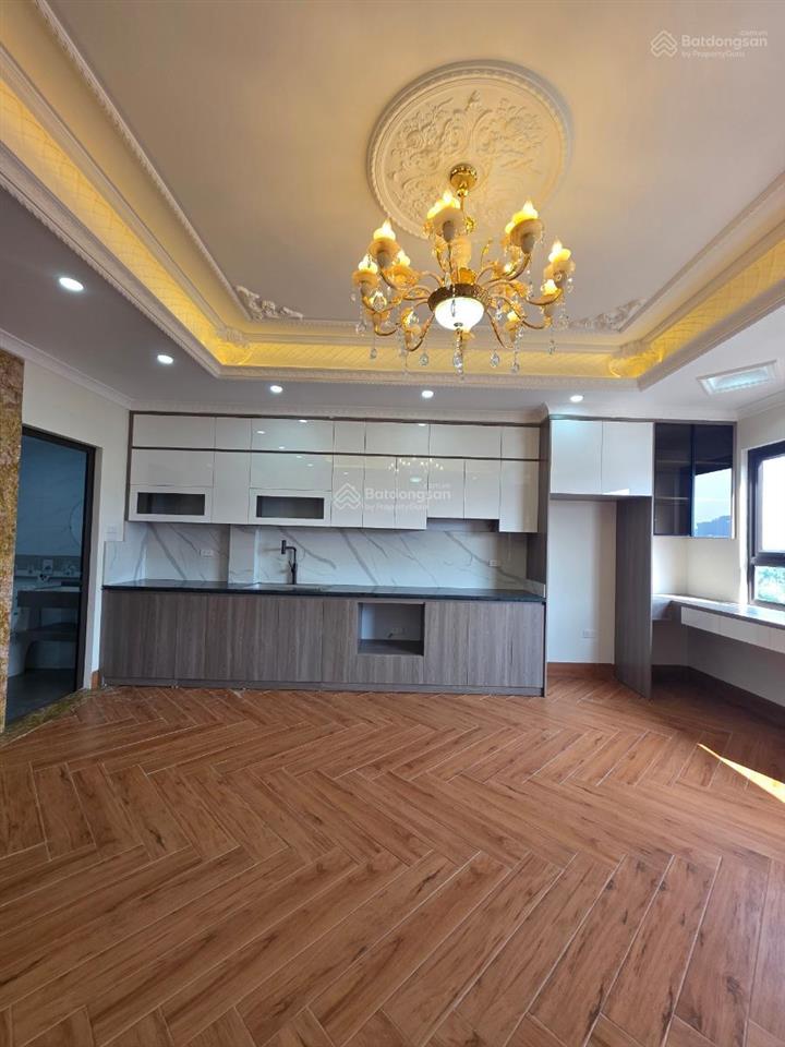 Bán nhà riêng phạm văn đồng  nhà mới thang máy,oto vào nhà,gần phố  45m 7 tầng mt 5,3m 17 tỷ hơn