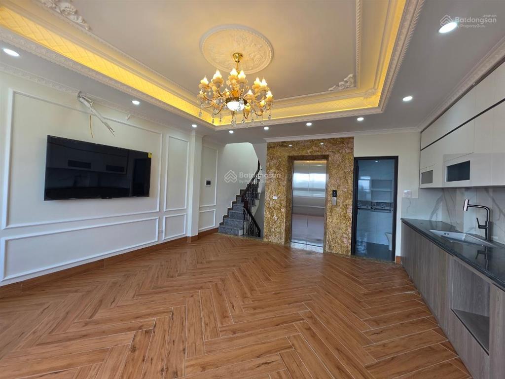 Bán nhà riêng phạm văn đồng  nhà mới thang máy,oto vào nhà,gần phố  45m 7 tầng mt 5,3m 17 tỷ hơn