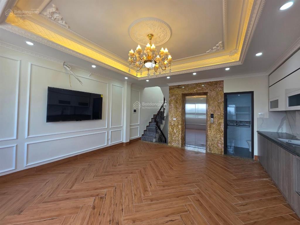 Bán nhà riêng phạm văn đồng  nhà mới thang máy,oto vào nhà,gần phố  45m 7 tầng mt 5,3m 17 tỷ hơn