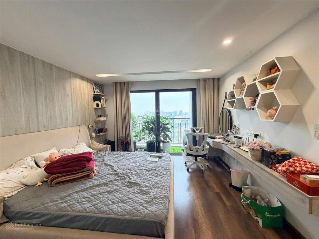 Bán nhà riêng trần quốc hoàn  nhà đẹp lô góc,khu phân lô oto tránh kinh doanh  50m 5 tầng 19 tỷ