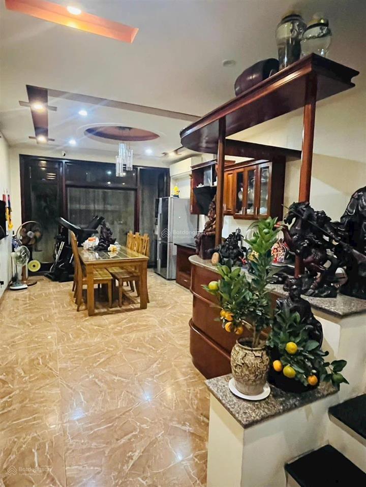 Hiếm bán nhà phan văn trường cầu giấy  lô góc, phân lô 3 mặt ô tô tránh  40m 5 tầng nhỉnh 12 tỷ