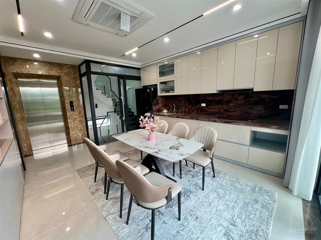 Bán nhà riêng cổ nhuế  nhà đẹp ở ngay thang máy  gần phố  gần oto tránh  35m2 6 tầng chỉ 8 tỷ