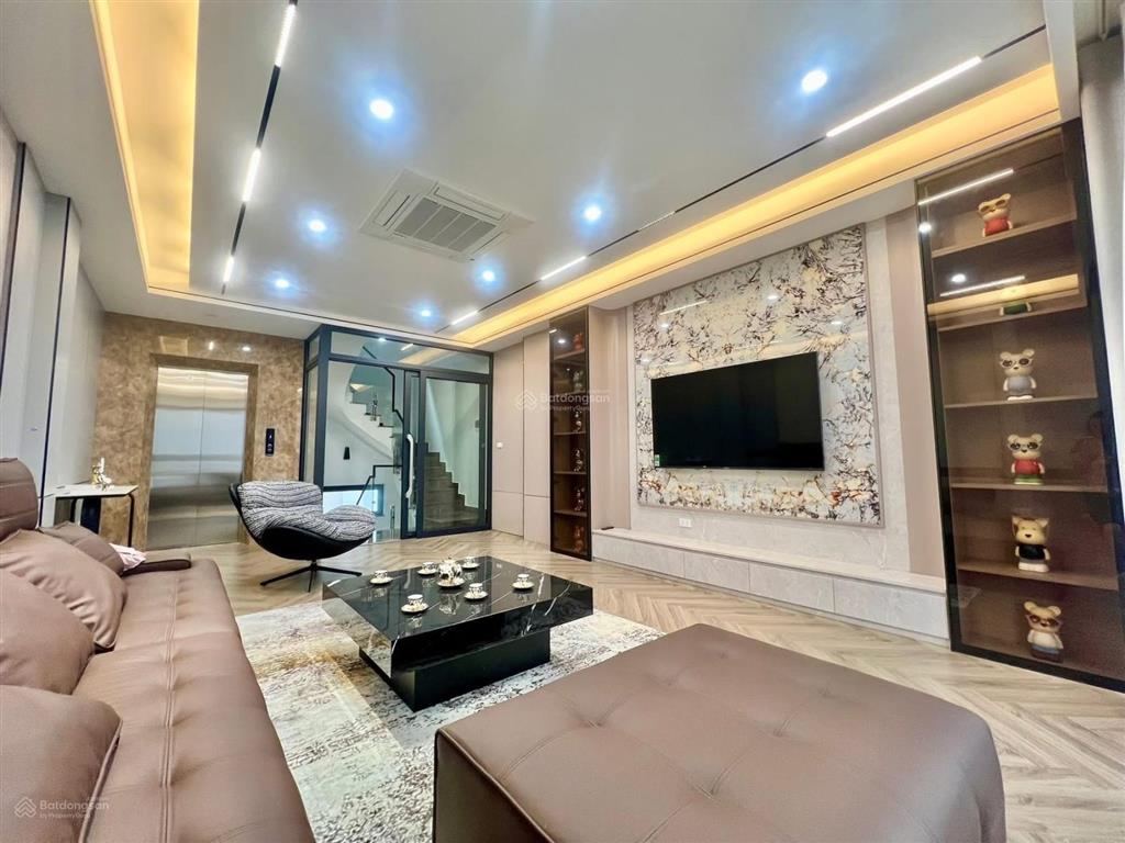 Bán nhà riêng cổ nhuế  nhà đẹp ở ngay thang máy  gần phố  gần oto tránh  35m2 6 tầng chỉ 8 tỷ