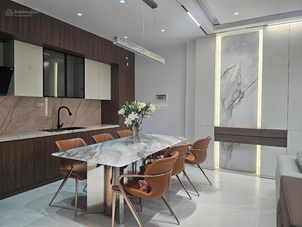 Bán nhà riêng hoàng hoa thám  nhà mới thang máy  2 thoáng gần phố  48m 5 tầng mt 4m chỉ 11,8 tỷ