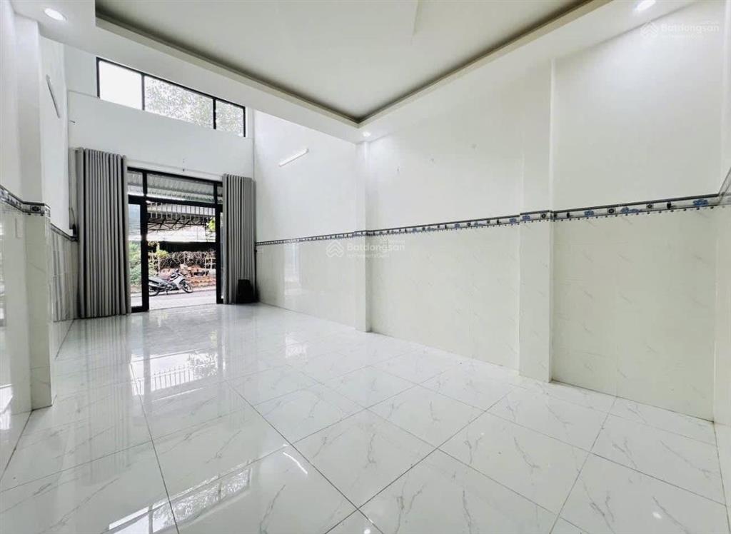 Nhà đường hưng nhơntân kiênbình chánh diện tích 60m2 kết cấu 1trệt 1lửng giá 1tỷ050tr.