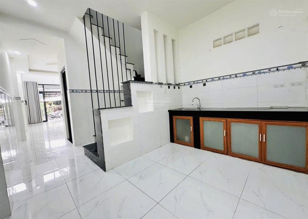 Nhà đường hưng nhơntân kiênbình chánh diện tích 60m2 kết cấu 1trệt 1lửng giá 1tỷ050tr.