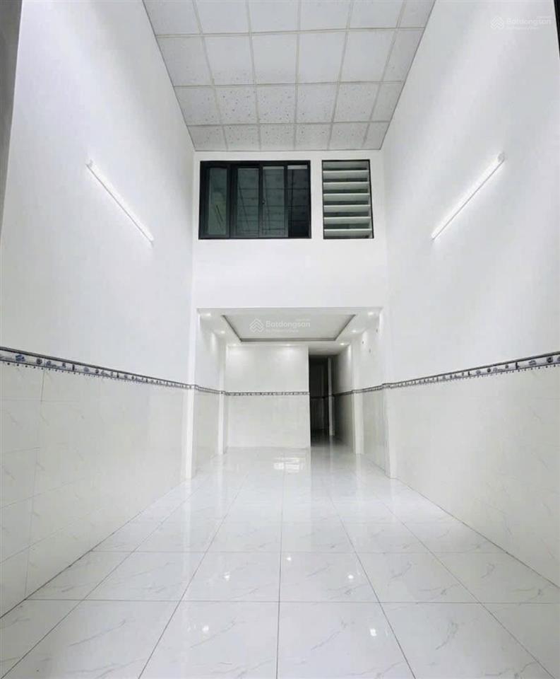 Nhà đường hưng nhơntân kiênbình chánh diện tích 60m2 kết cấu 1trệt 1lửng giá 1tỷ050tr.