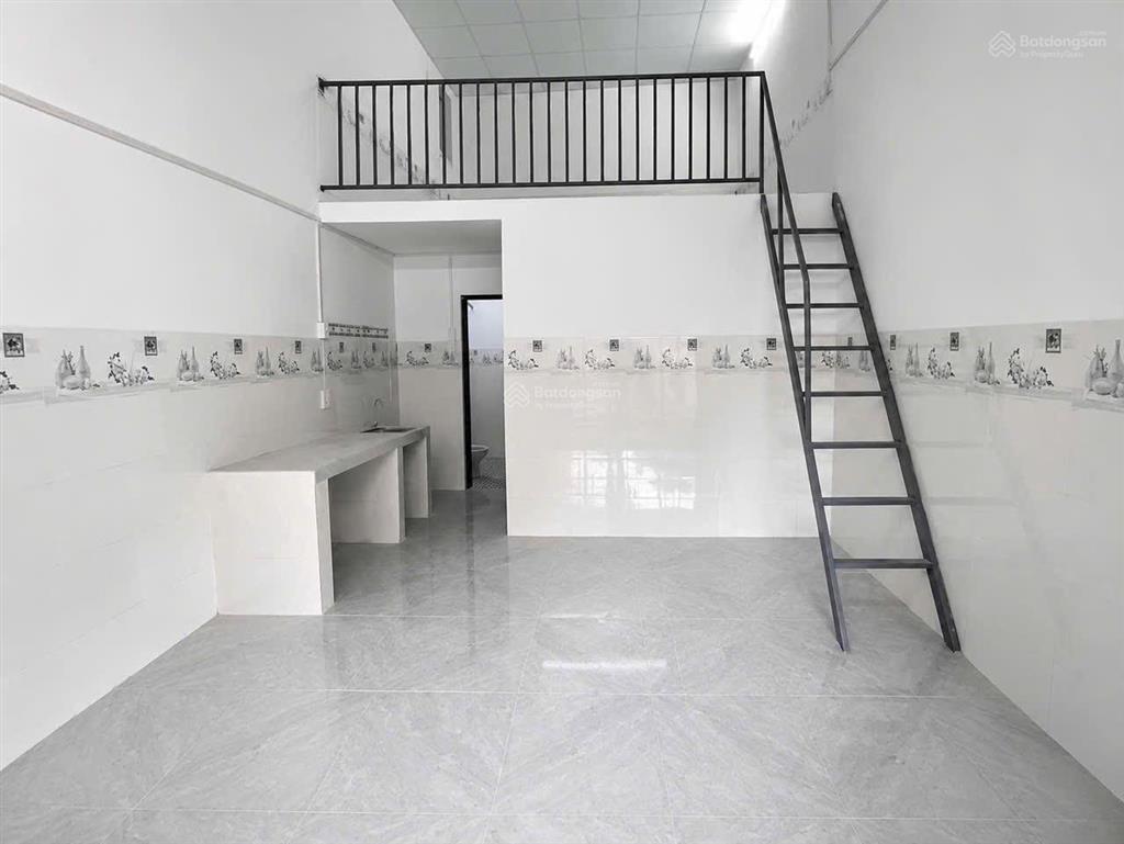Cần nhượng dãy trọ gần kcn tân tạo, gồm 2 kiot + 16 phòng trọ thu nhập 65tr/tháng