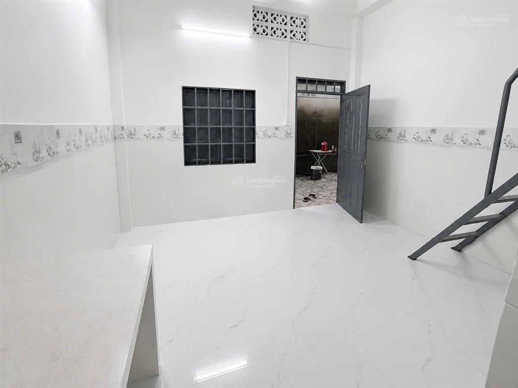 Cần nhượng dãy trọ gần kcn tân tạo, gồm 2 kiot + 16 phòng trọ thu nhập 65tr/tháng