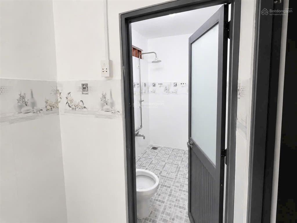 Cần nhượng dãy trọ gần kcn tân tạo, gồm 2 kiot + 16 phòng trọ thu nhập 65tr/tháng