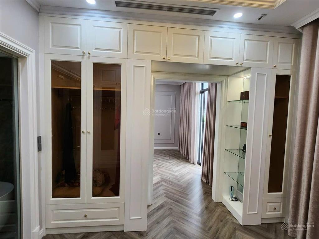 Cho thuê biệt thự gần 300m2 sân vườn, full nội thất cao cấp  25 triệu / tháng