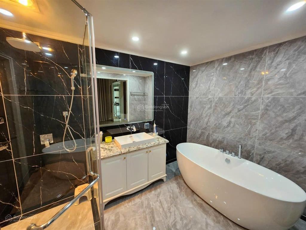Cho thuê biệt thự gần 300m2 sân vườn, full nội thất cao cấp  25 triệu / tháng