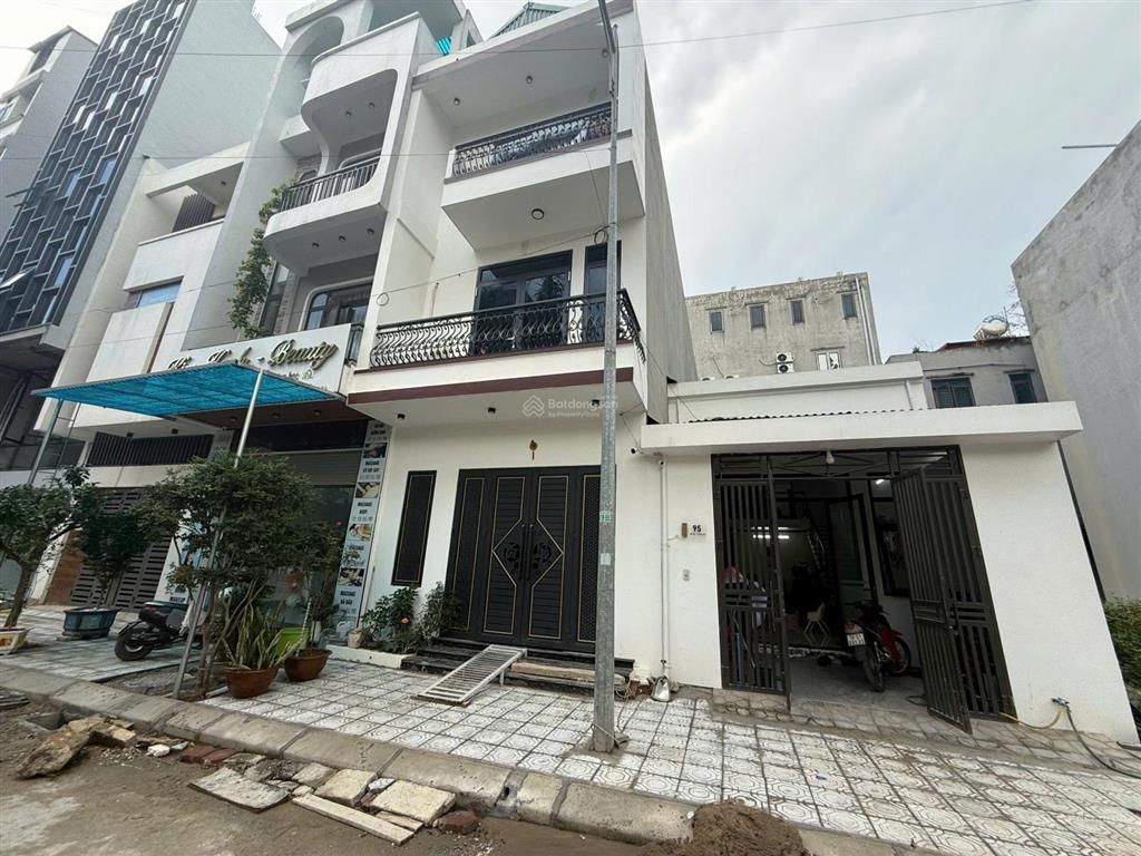 Chính chủ cần bán gấp nhà 79.6m2  sẵn nội thất