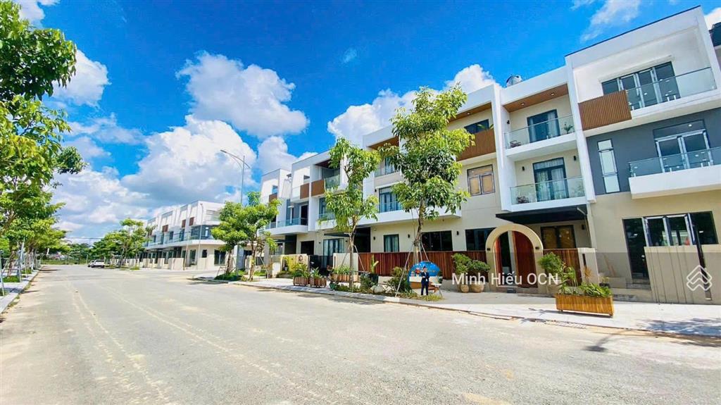 Chỉ từ 5 tỷ sở hữu căn nhà phố 4 tầng ngay trung tâm tp. huế  cách aeon mall 300 m