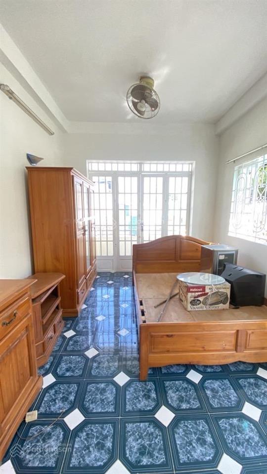 Vị trí sầm uất  lô góc  ngang 11  4 tầng btct  cách mt đường 5m