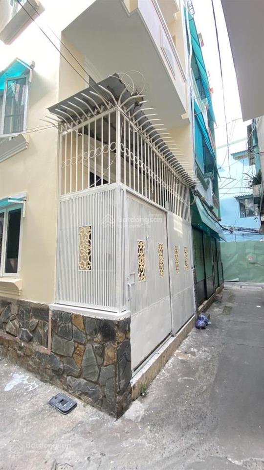 Vị trí sầm uất  lô góc  ngang 11  4 tầng btct  cách mt đường 5m