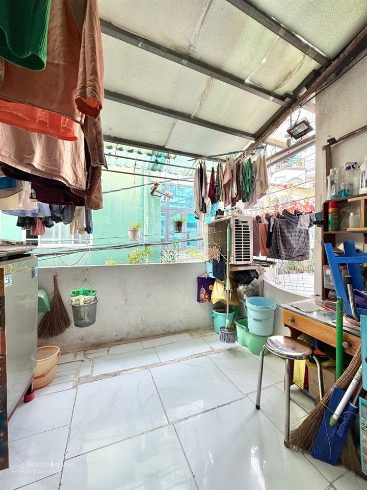 Cách mặt tiền 1 căn  dt 48m lộ giới ra mặt tiền  nở hậu  chỉ 6.x tỷ.