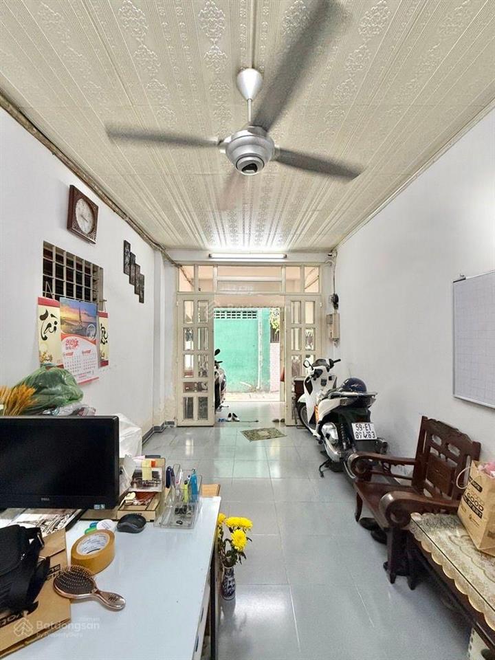 Cách mặt tiền 1 căn  dt 48m lộ giới ra mặt tiền  nở hậu  chỉ 6.x tỷ.