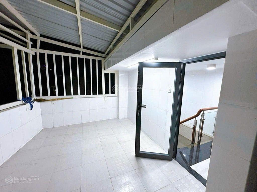 30m ra hẻm xa hơi  4 tầng btct  23m2  nở hậu  hẻm thông